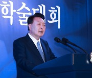 尹 "法 실무가, 자유·공정·인권 실현에 기여해야"