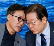 이재명·김민석 '소곤소곤'