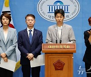 윤건영 "문다혜, 출판사서 받은 2억5천만원 文 퇴임 후의 일"