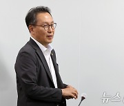 회의 참석하는 박민수 차관