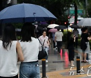 "퇴근길 우산 챙겨가세요"…전국 곳곳 자정까지 소나기