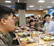 공군 장병들과 오찬 갖는 우원식 의장