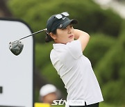 [STN포토]티샷 날리고 있는 손예빈