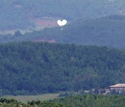 합참 "北, 쓰레기 풍선 260개 날려...서울·경기서 140여개 확인"