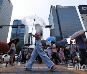 구름 많고 일부 지역 소나기…한낮 체감온도 33도[내일날씨]