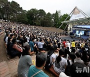 아시아 최대 미술축제장 제15회 광주비엔날레 개막