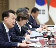 尹, "미래 향해 전향적 자세"...기시다 "과거 많은 한국인 슬픈 경험 한 것 가슴 아파"