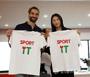 [SPORT IT DAY] 배구여제 김연경, 몬차 주장 토마스 베레타와 함께