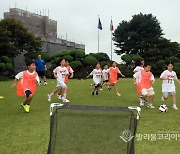 [SPORT IT DAY] 축구 클리닉에 참여하는 서울 마장초등학교 학생들