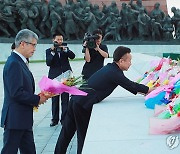 방북 재일본조선인축하단 김일성·김정일 동상 참배