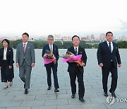 방북 재일본조선인축하단 김일성·김정일 동상 참배