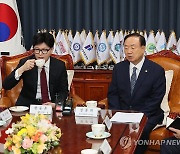 환담하는 한동훈 대표와 장종현 한국교회총연합 대표회장