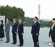 방북 재일본조선인축하단 김일성·김정일 동상 참배