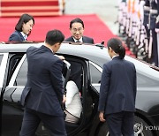 기시다 일본 총리, 서울공항 도착