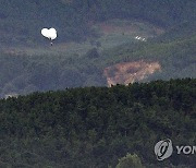 [속보] 합참 "북한, 쓰레기 풍선 부양"…사흘 연속 띄워