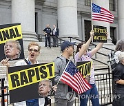 USA TRUMP HEARING PROTEST