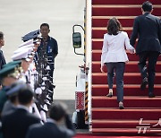 전용기 향하는 기시다 후미오 일본 총리