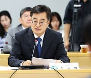 김동연 "의료계 대안 요구, 문제해결 의지나 일머리 없는 것"