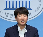 이준석, '성접대 의혹' 논란 종지부…2년여만에 무혐의 처분