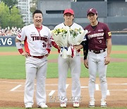 [포토] 나성범 1,000득점, 따뜻한 축하