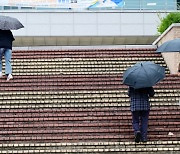 일요일 전국에 구름 많고 곳곳 소나기… 낮엔 늦더위 이어져