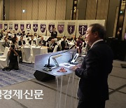 [포토] NYU동문 컨퍼런스, 기조강연하는 장대환 매경미디어그룹 회장