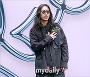 [MD포토] 타이거JK '심장에 화려한 패치 포인트 주목'