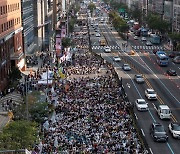 '강남대로 가득메운 참가자들'