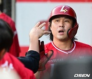 '양신 넘었다' 최정 KBO 통산 최다 4사구 新기록 '1380→1381개', 또 하나의 전설 작성