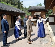 방북, 재일본조선인축하단 만경대 방문