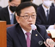 석동현 "호사카 교수, 일본 내 혐한 세력의 밀정 같아"