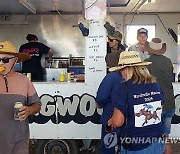 AUSTRALIA HORSE RACING BIRDSVILLE RACES