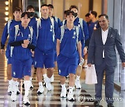 오만 도착한 축구 대표팀