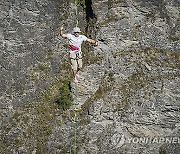 SWITZERLAND SLACKLINE GRAVIT'HIGH