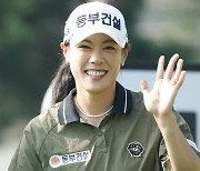 [mhn포토] 박주영, 기분 좋은 손 인사