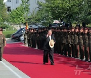 北김정은, '오진우명칭 포병종합군관학교' 시찰