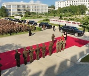 北 김정은 "군사인재 육성" 강조…포병종합군관학교 시찰