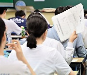 S. Korean parents take CSAT to benefit their children’s score