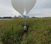 차 보닛 파손되고, 식당 지붕 뚫리고…北오물풍선 수도권 `억대 피해`