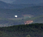 [속보] 합참 "北, 쓰레기풍선 오전 이어 오후에 또 살포"