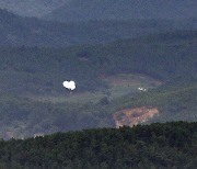 北, 하루 동안 쓰레기 풍선 120개 부양…합참 "위해 물질 없어"