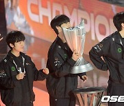 ‘슈퍼솔저’ 모드 발동…’제카’ 김건우, ‘쵸비’ 또 울리고 MVP 선정 [LCK]