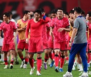 씁쓸하게 원정길 오른 ‘만신창이’ 한국축구…‘팬 충돌 논란’ 김민재, 철기둥으로 돌아올까?