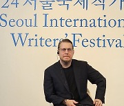 '오베라는 남자' 쓴 스웨덴 작가 프레드릭 배크만