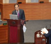 응급실 뺑뺑이 지적에...한덕수 "의사들, 과거 의료파업 때 응급실 지켰다"