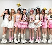 유니스, '더팩트 뮤직 어워즈' 첫 참석에 2관왕..."팬 사랑 보답하겠다"