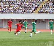 北 정권수립 76주년 축구 경기…4.25팀 vs 압록강팀