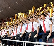 "응원 열기 고조"…北, 정권수립일 맞아 축구 경기 진행