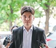 경찰 출석하는 김은식 세브란스병원 전공의 대표