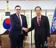 한 총리, 체코 외교장관 접견…"원전 등 포괄적 협력 확대 기대"